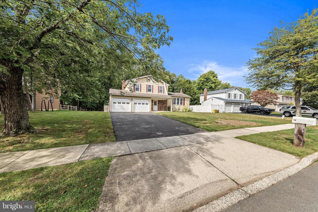 52 COLLEEN CIRCLE