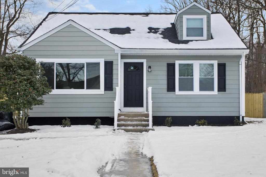 16 RANCHWOOD DRIVE