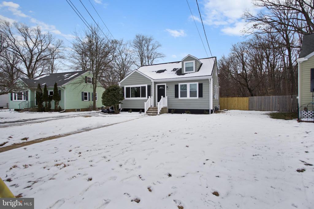 16 RANCHWOOD DRIVE