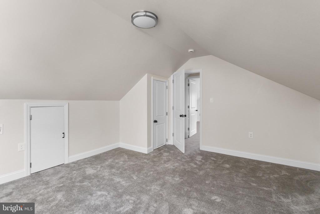 16 RANCHWOOD DRIVE