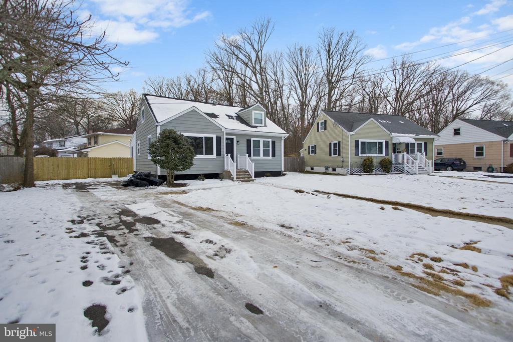 16 RANCHWOOD DRIVE