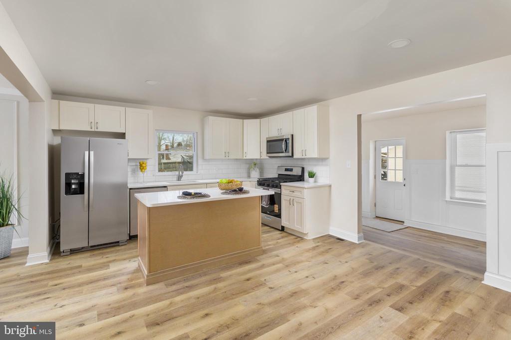 16 RANCHWOOD DRIVE