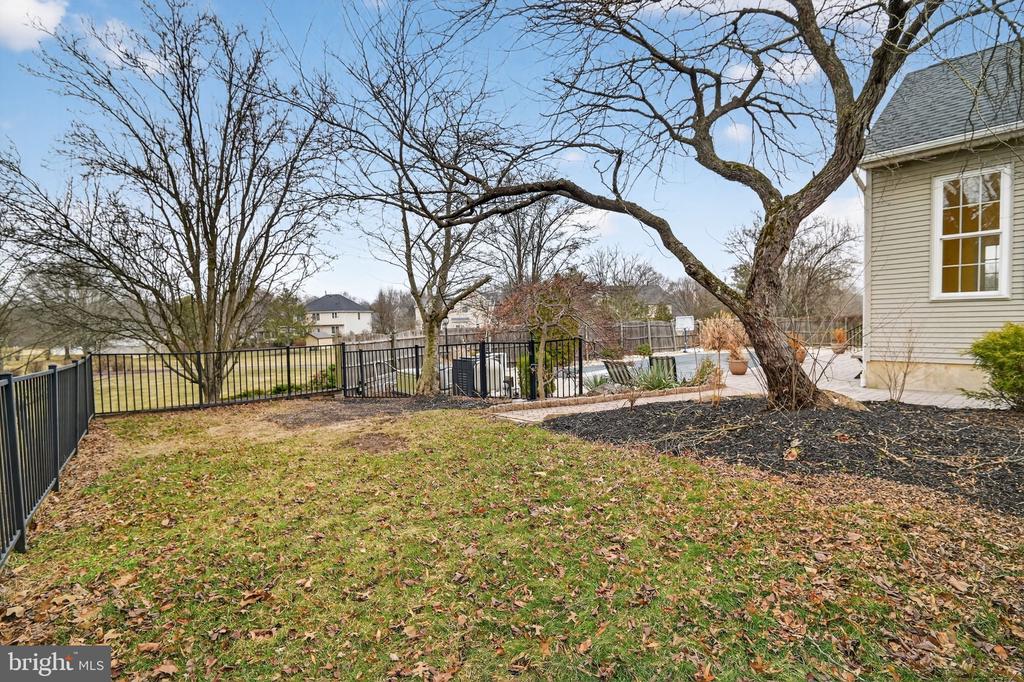 7 ANDERSON LANE