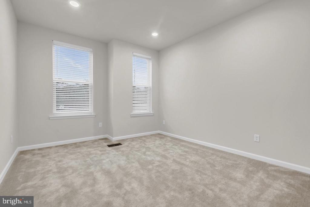 606 PARKER BOULEVARD