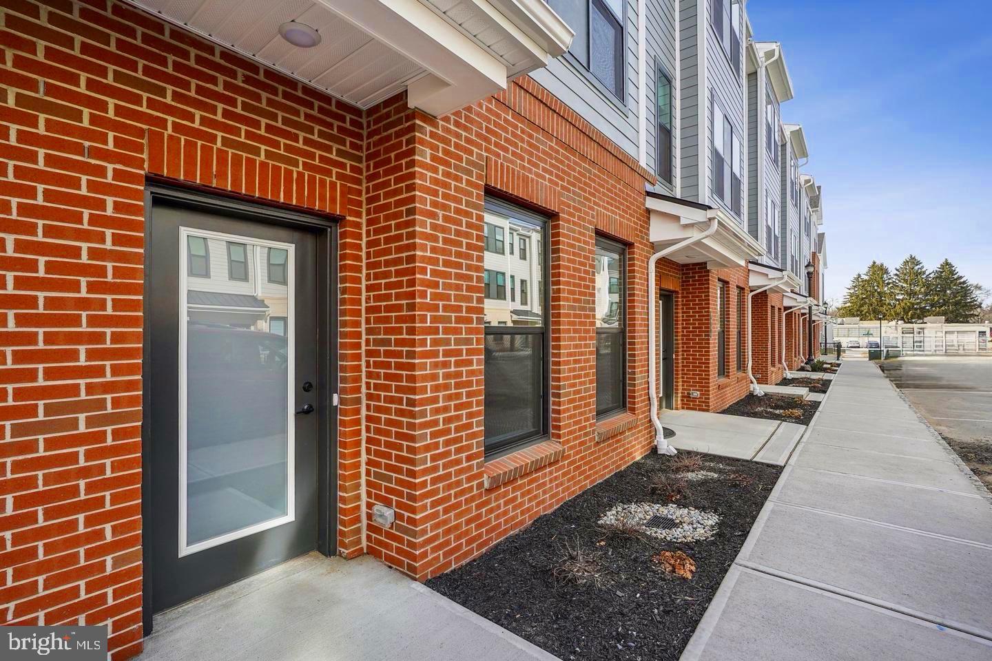 606 PARKER BOULEVARD