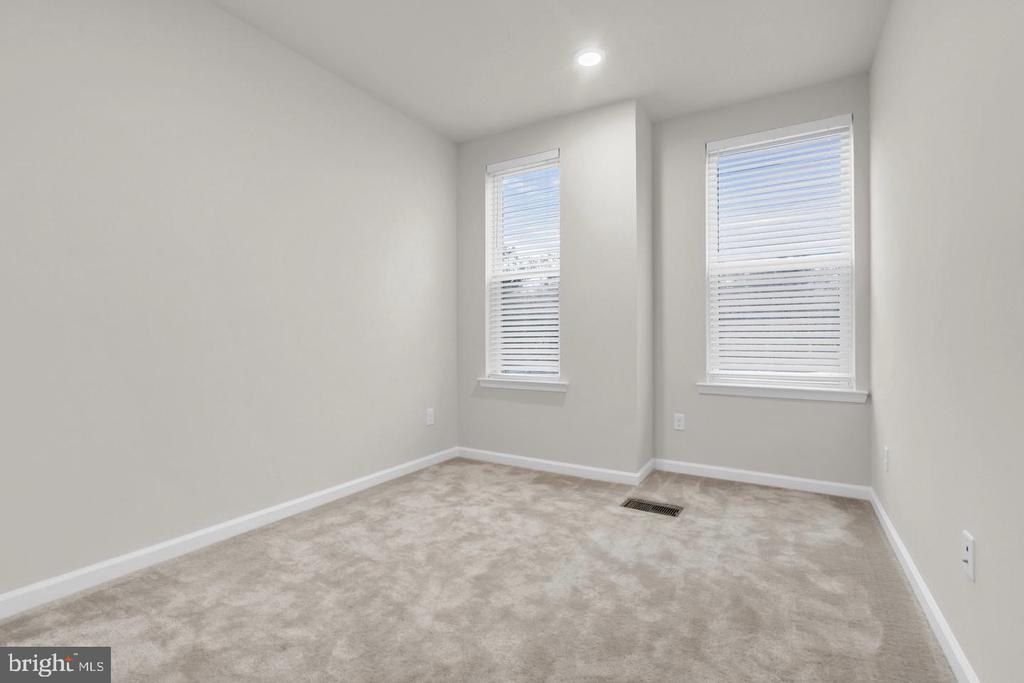 606 PARKER BOULEVARD