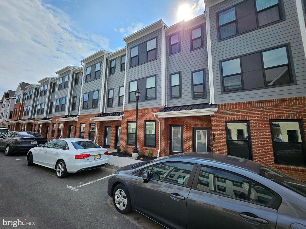 606 PARKER BOULEVARD