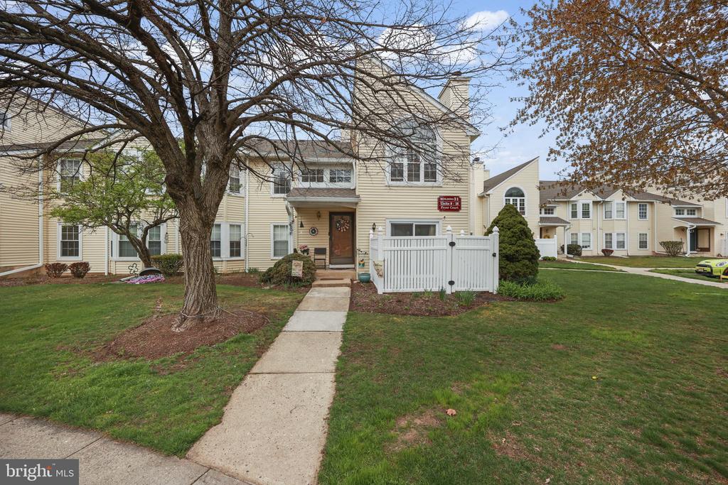 10 FRYER COURT