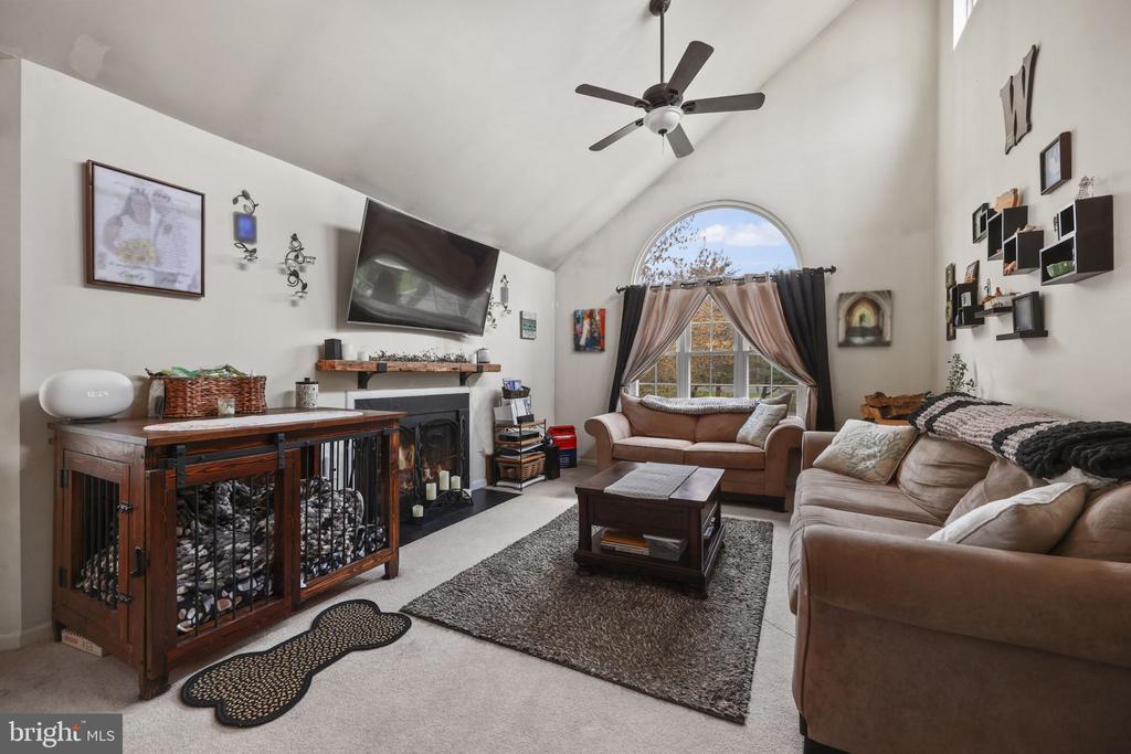 10 FRYER COURT