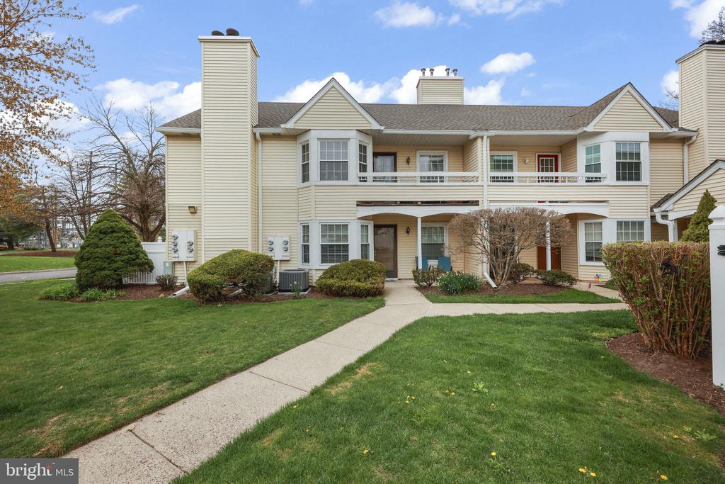 10 FRYER COURT