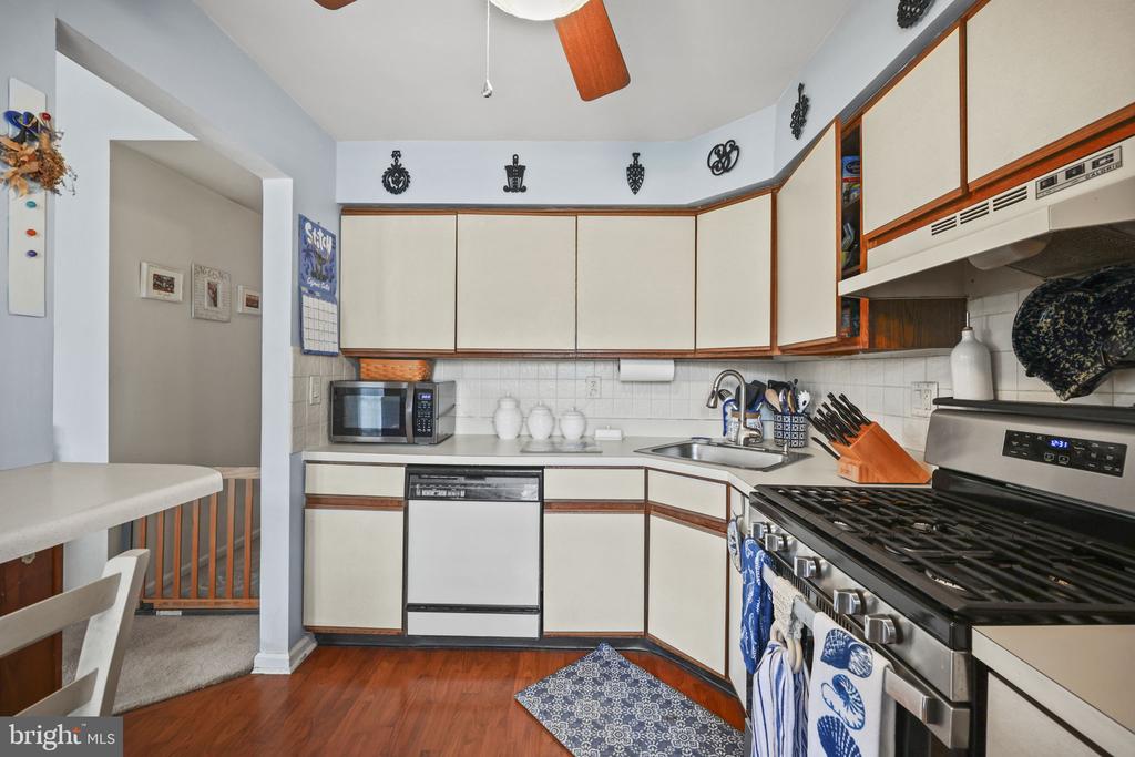 10 FRYER COURT