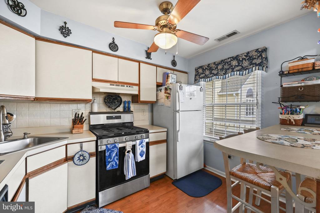 10 FRYER COURT