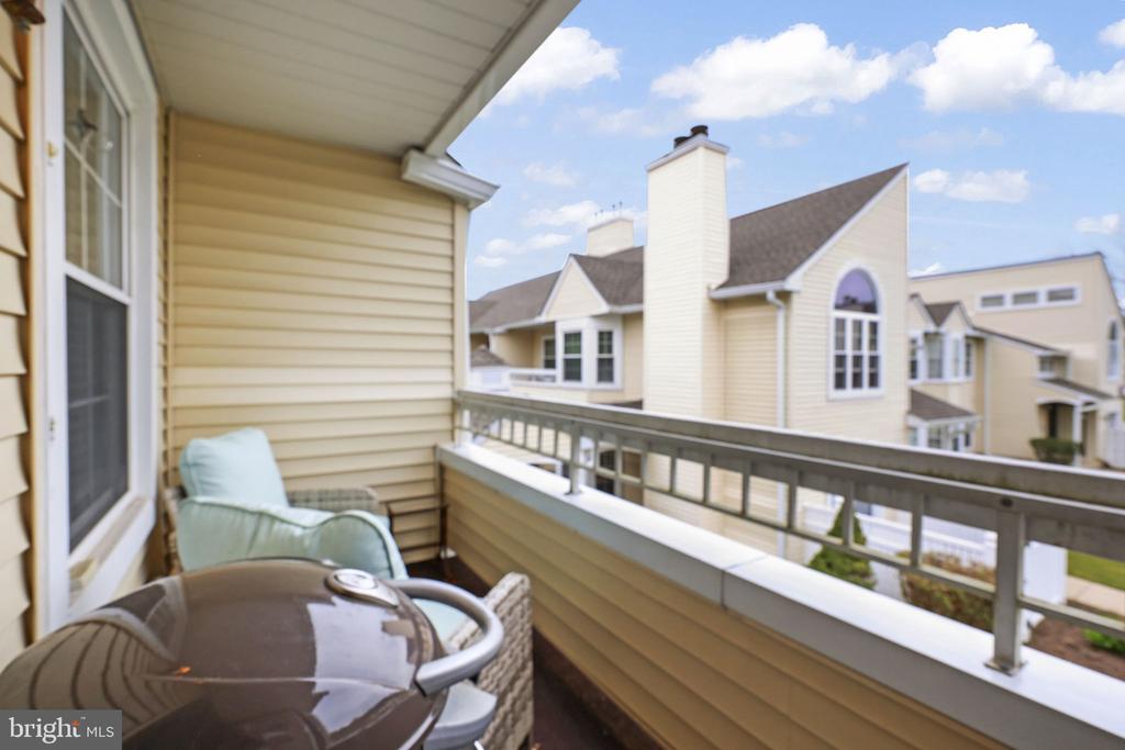 10 FRYER COURT