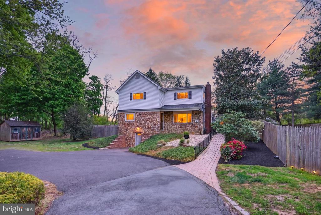 261 UPPER FERRY ROAD