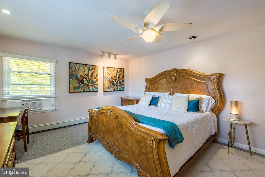 261 UPPER FERRY ROAD
