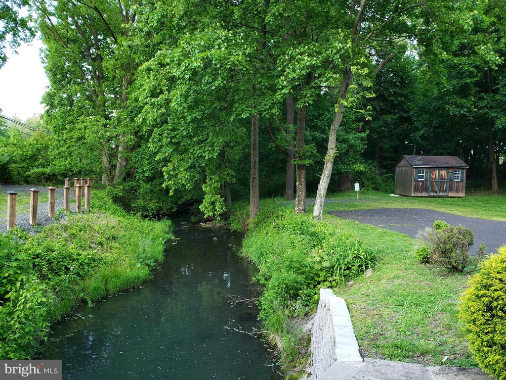 261 UPPER FERRY ROAD