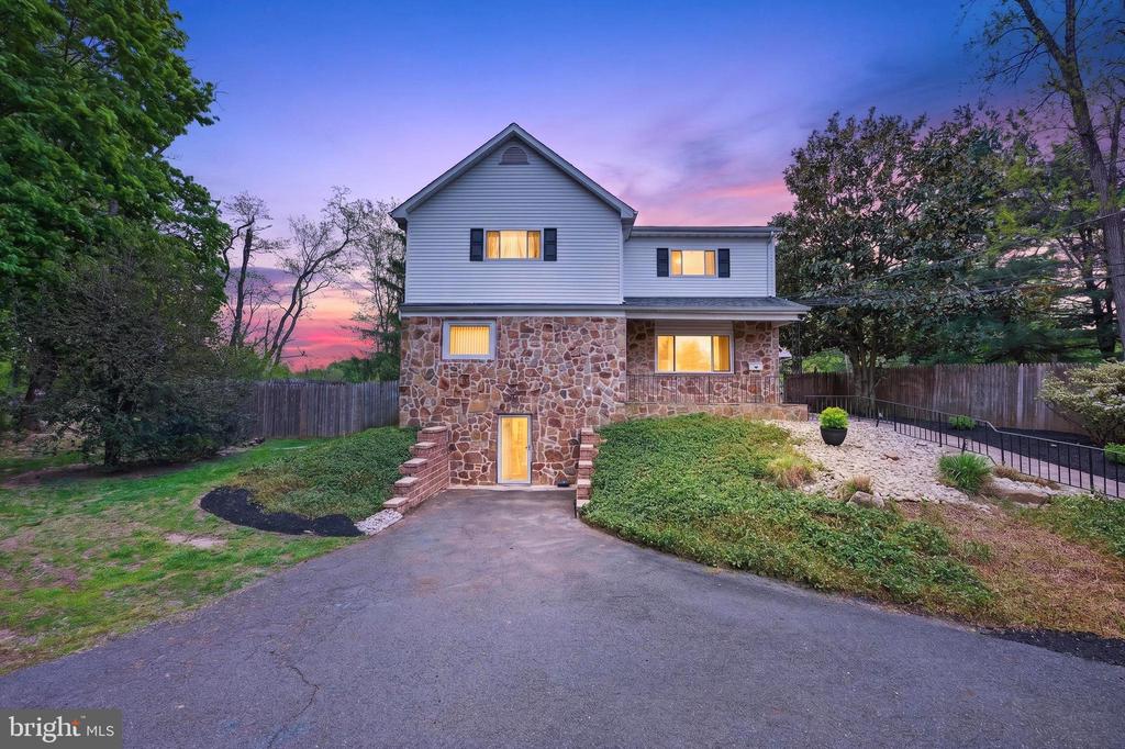 261 UPPER FERRY ROAD