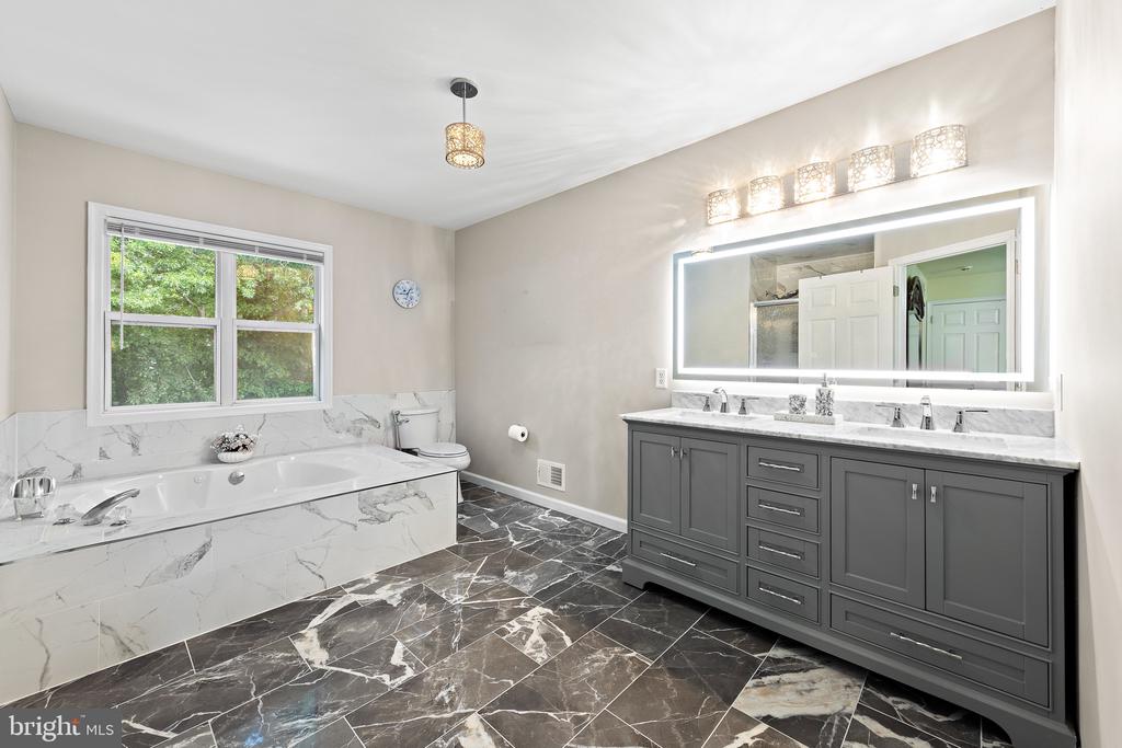 15 ARNOLD LANE