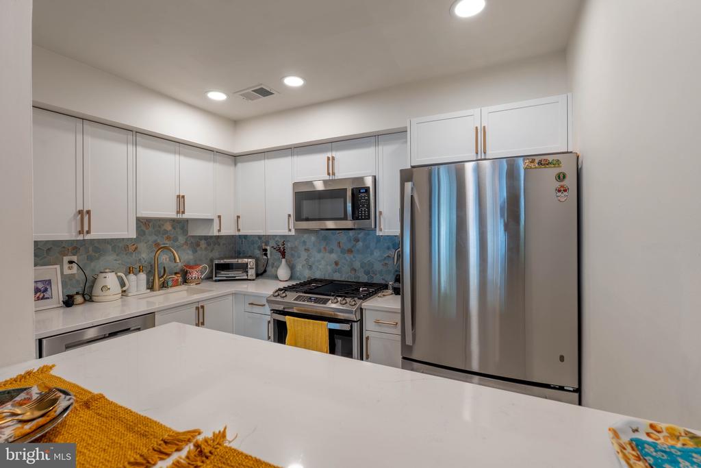 101 LASSEN COURT 4