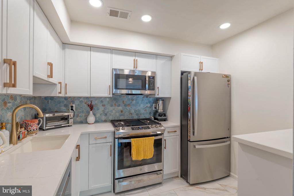 101 LASSEN COURT 4