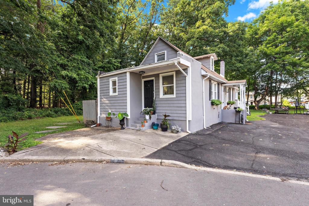 241 ROSELAND AVENUE