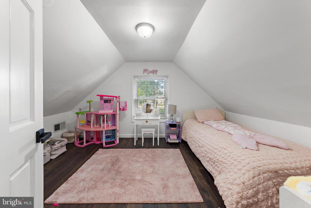 241 ROSELAND AVENUE