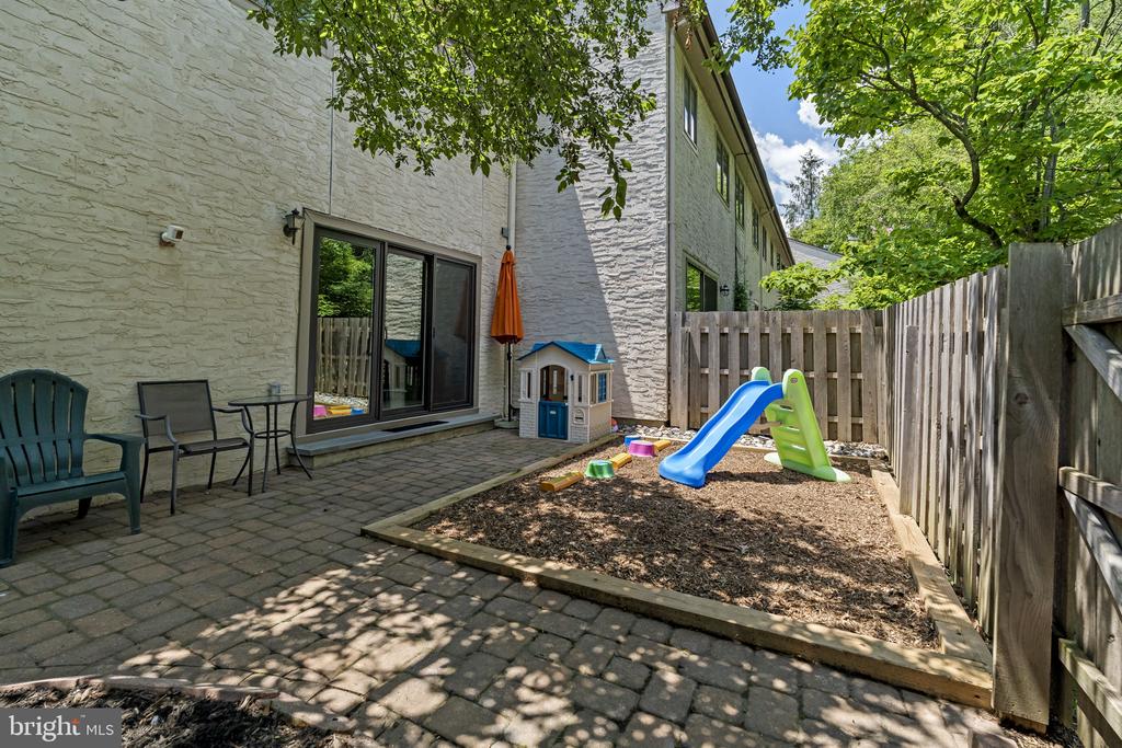 51 WOODMONT