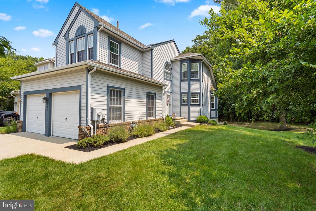 220 BROMLEY PLACE