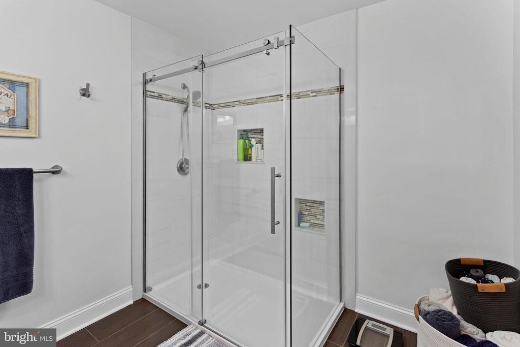 220 BROMLEY PLACE