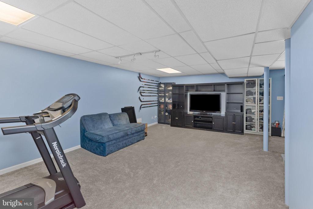 220 BROMLEY PLACE
