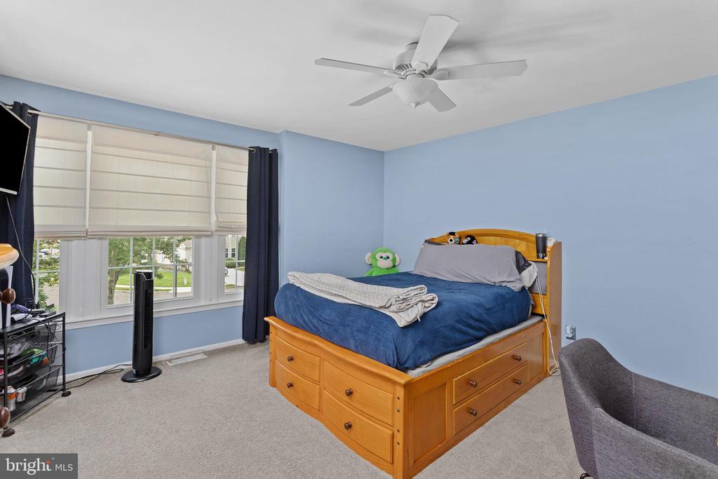 220 BROMLEY PLACE
