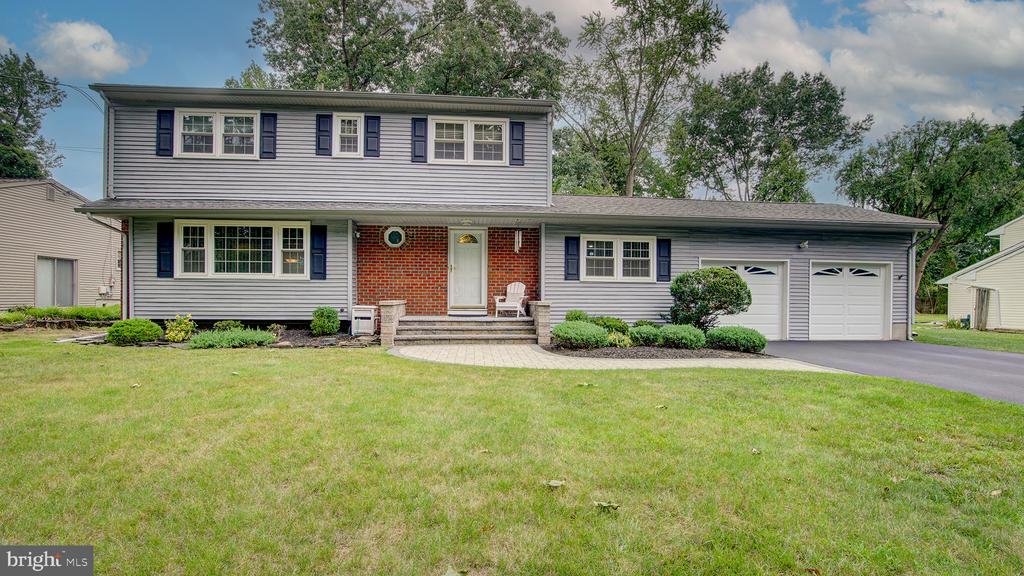 10 CORNWALL DRIVE