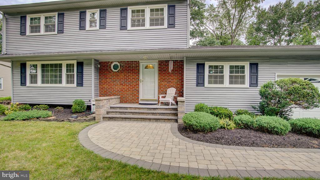 10 CORNWALL DRIVE