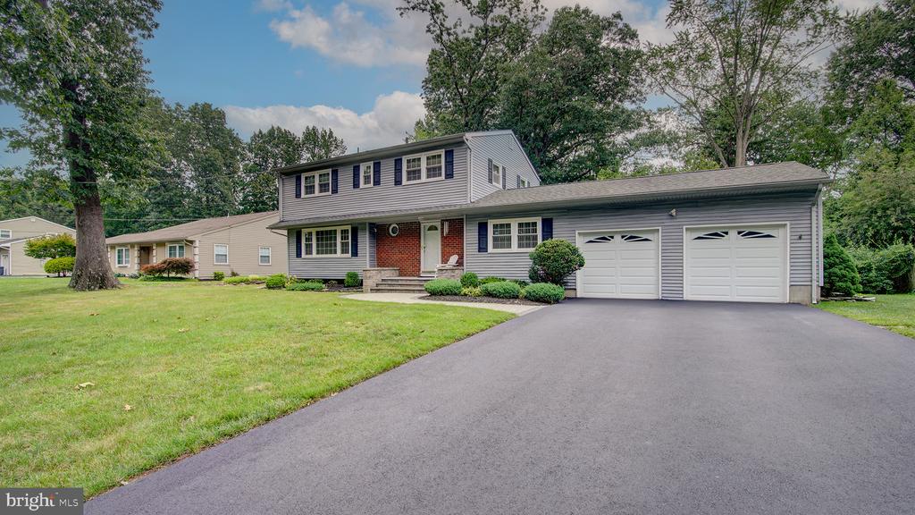 10 CORNWALL DRIVE