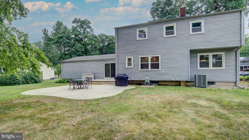 10 CORNWALL DRIVE