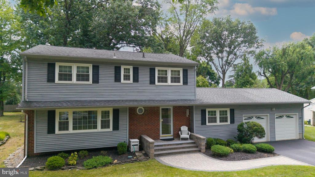 10 CORNWALL DRIVE