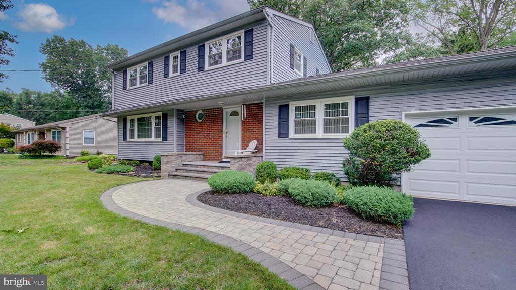 10 CORNWALL DRIVE
