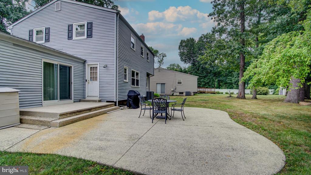 10 CORNWALL DRIVE