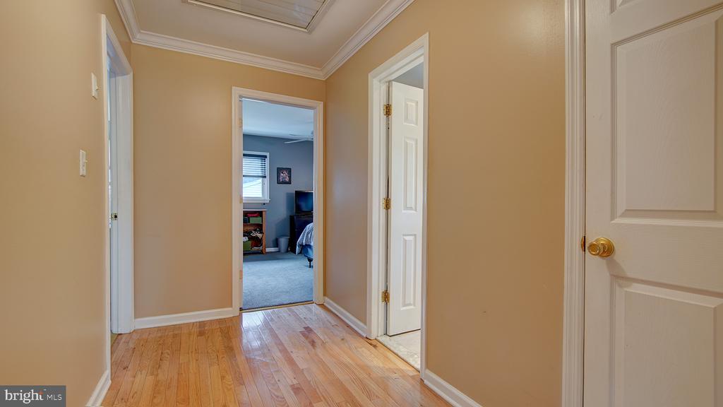 10 CORNWALL DRIVE
