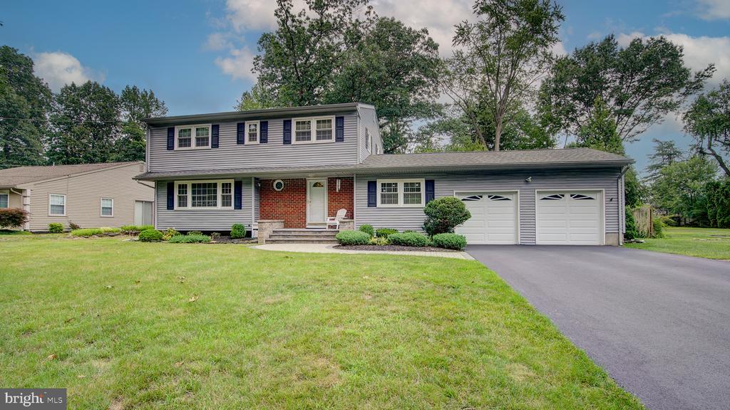 10 CORNWALL DRIVE