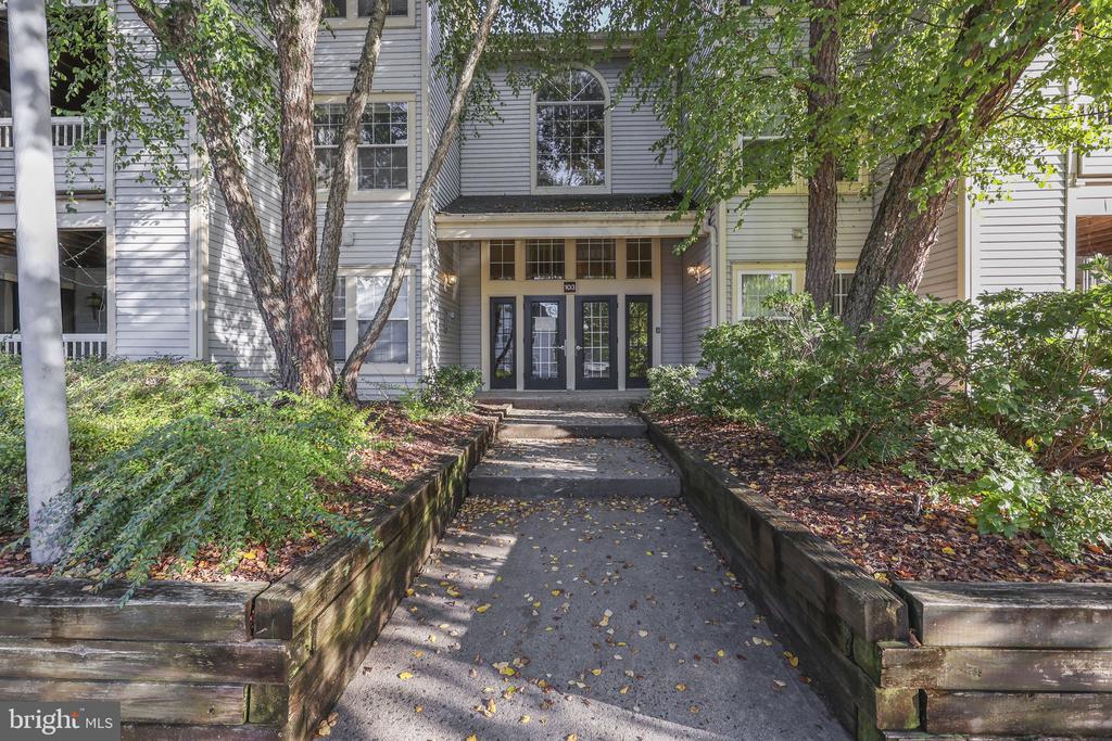 103 SEQUOIA COURT Unit: 7