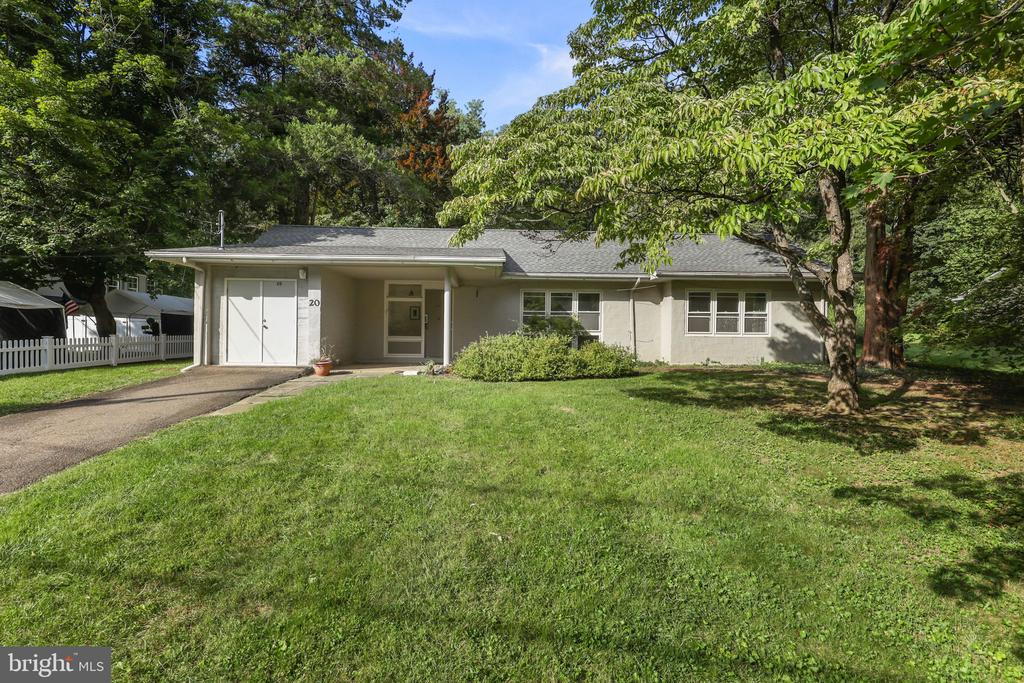 20 FARM LANE