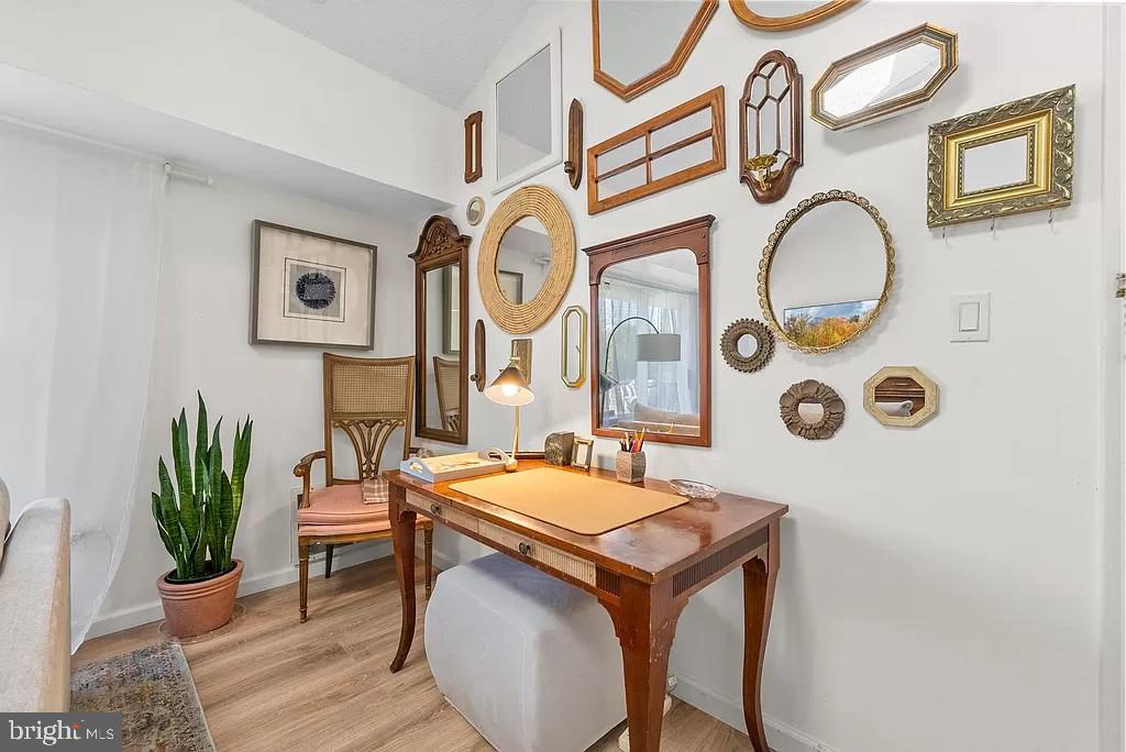 1218 Ravens Crest Dr E