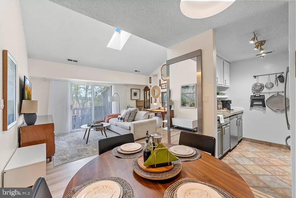 1218 Ravens Crest Dr E