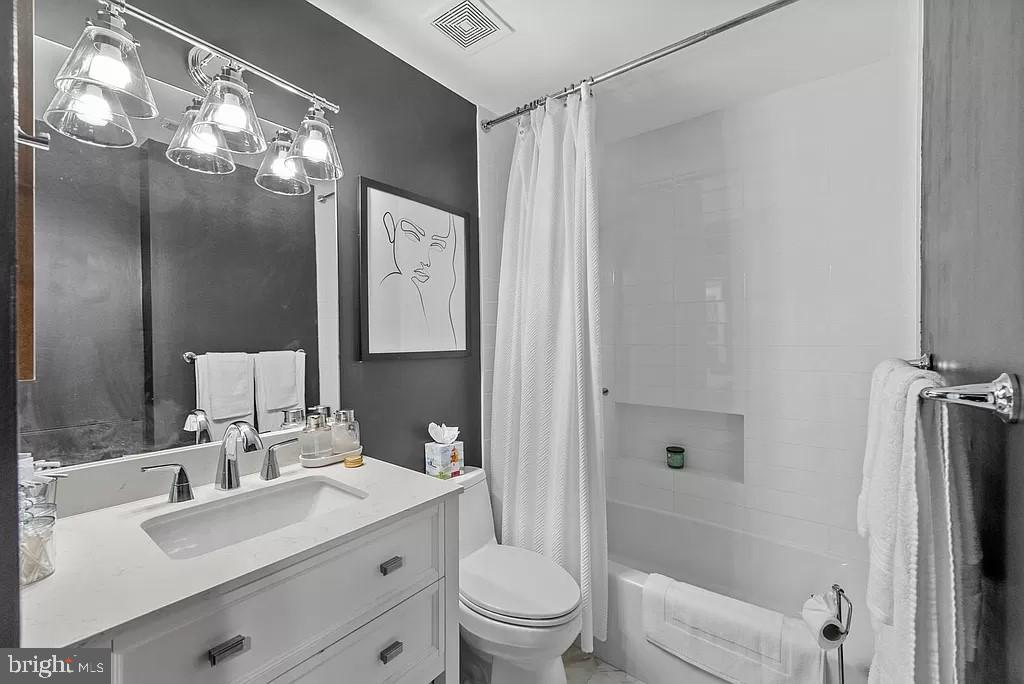 1218 Ravens Crest Dr E