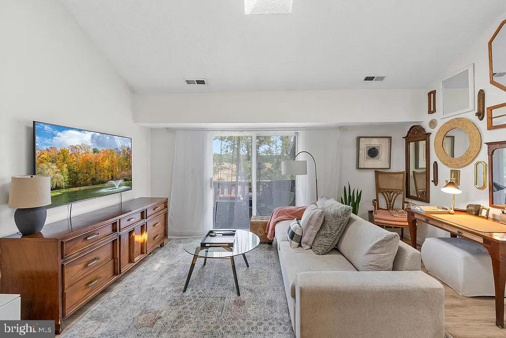 1218 Ravens Crest Dr E