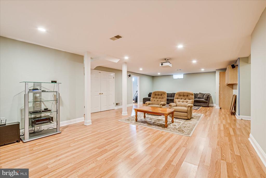 9 Marion Dr