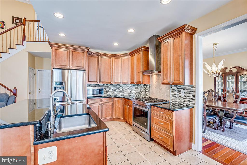 9 Marion Dr