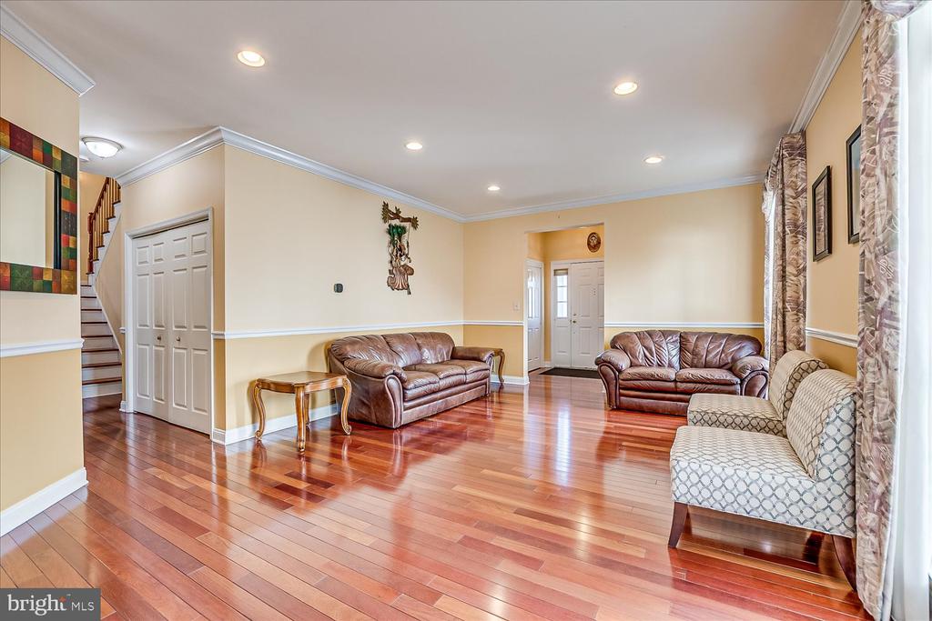 9 Marion Dr