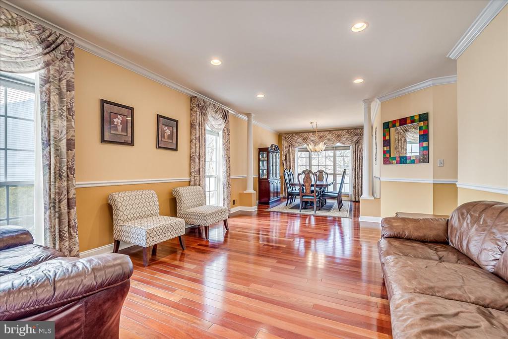 9 Marion Dr